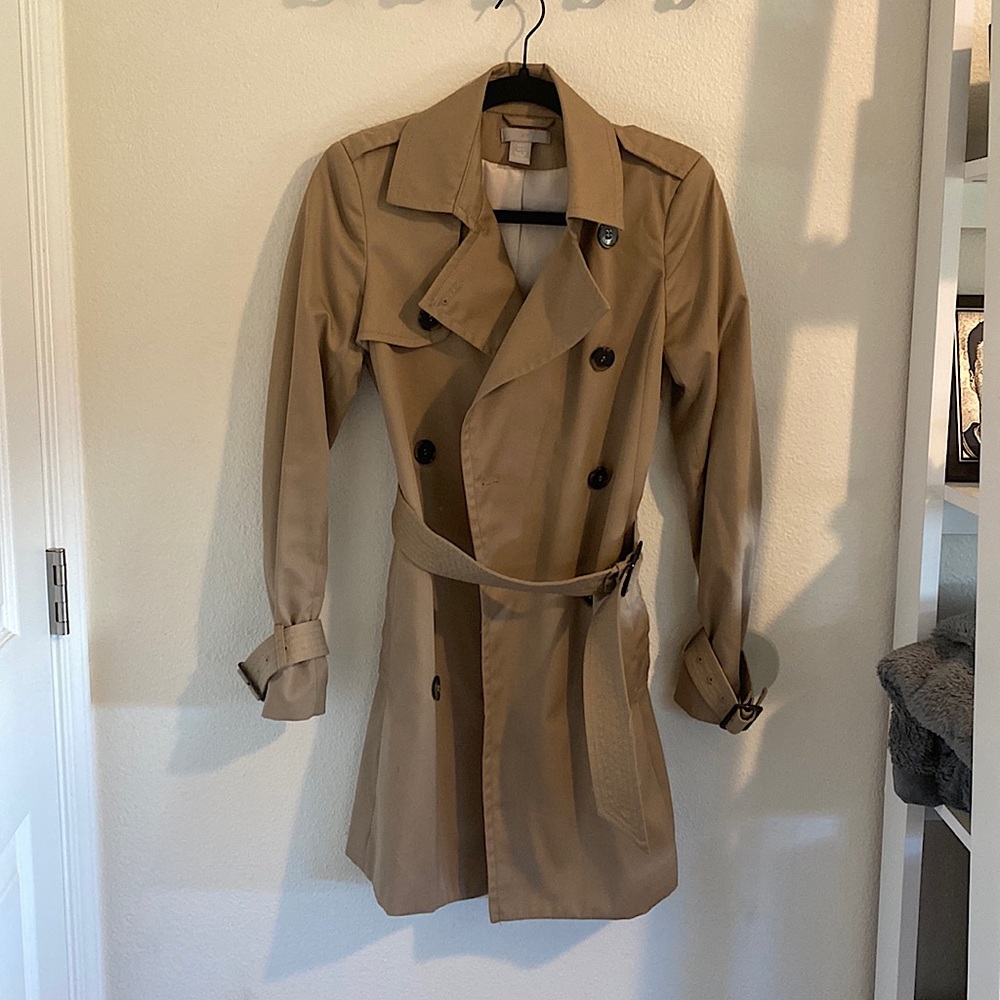 H&M trench coat. Brand new. Never worn. Size US 2.